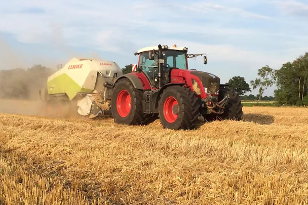 Strohballen pressen auf Gut Hülsenberg Strohballen pressen auf Gut Hülsenberg